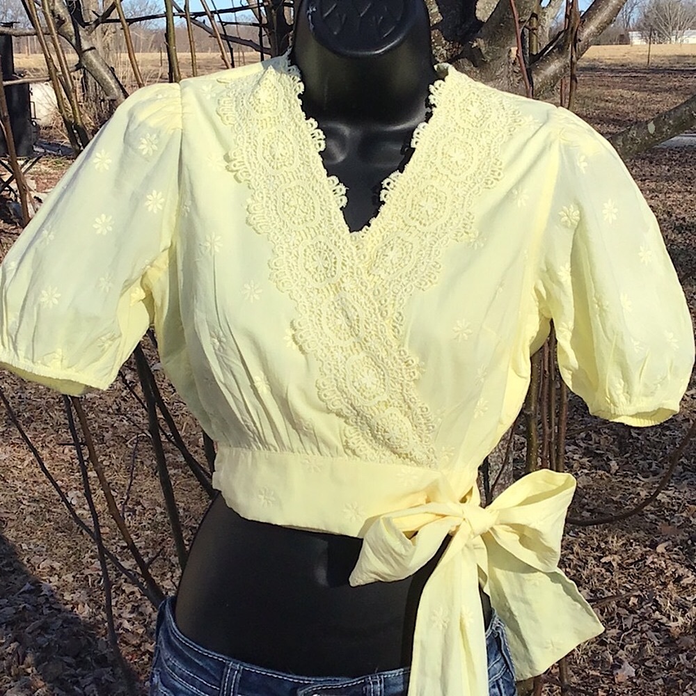 Hope & Ivy Flower Embroidered Crochet Collar Yellow Puff Sleeve Wrap Blouse